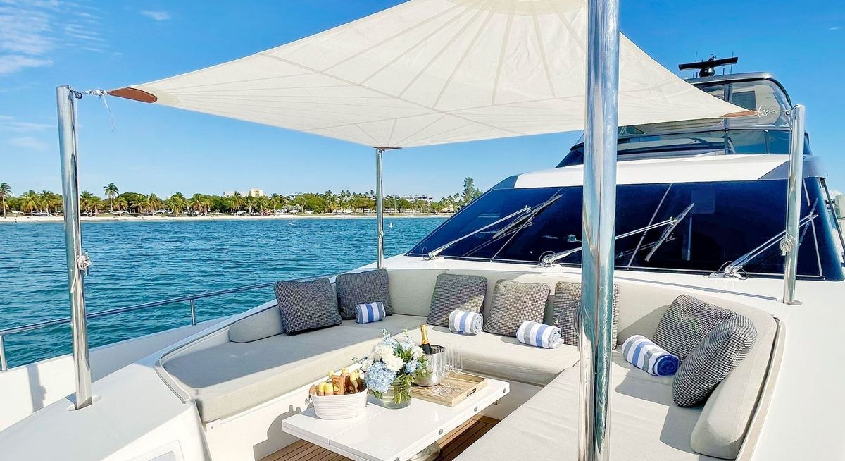 C-DAZE yacht charter 2