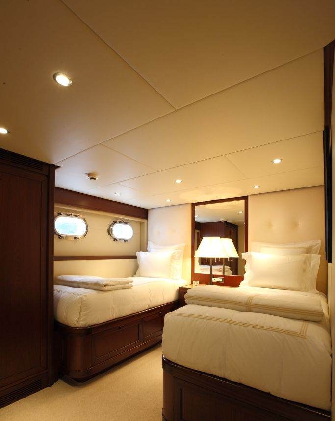 C SIDE yacht charter 4