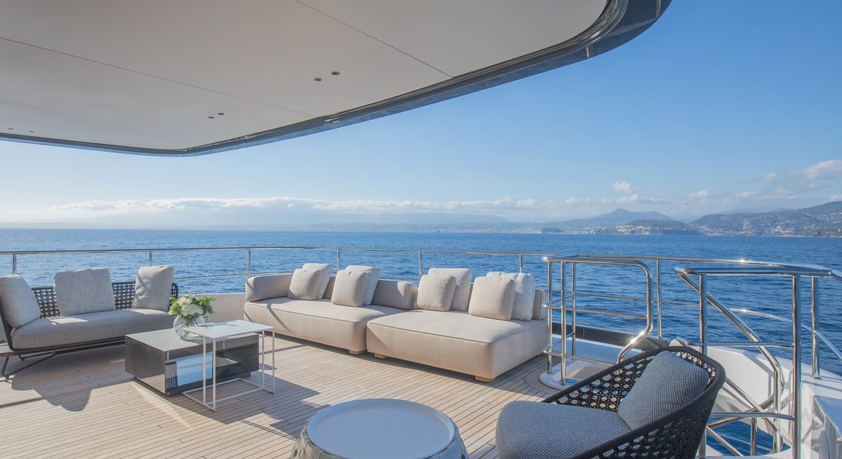 CADA DIA yacht charter 4