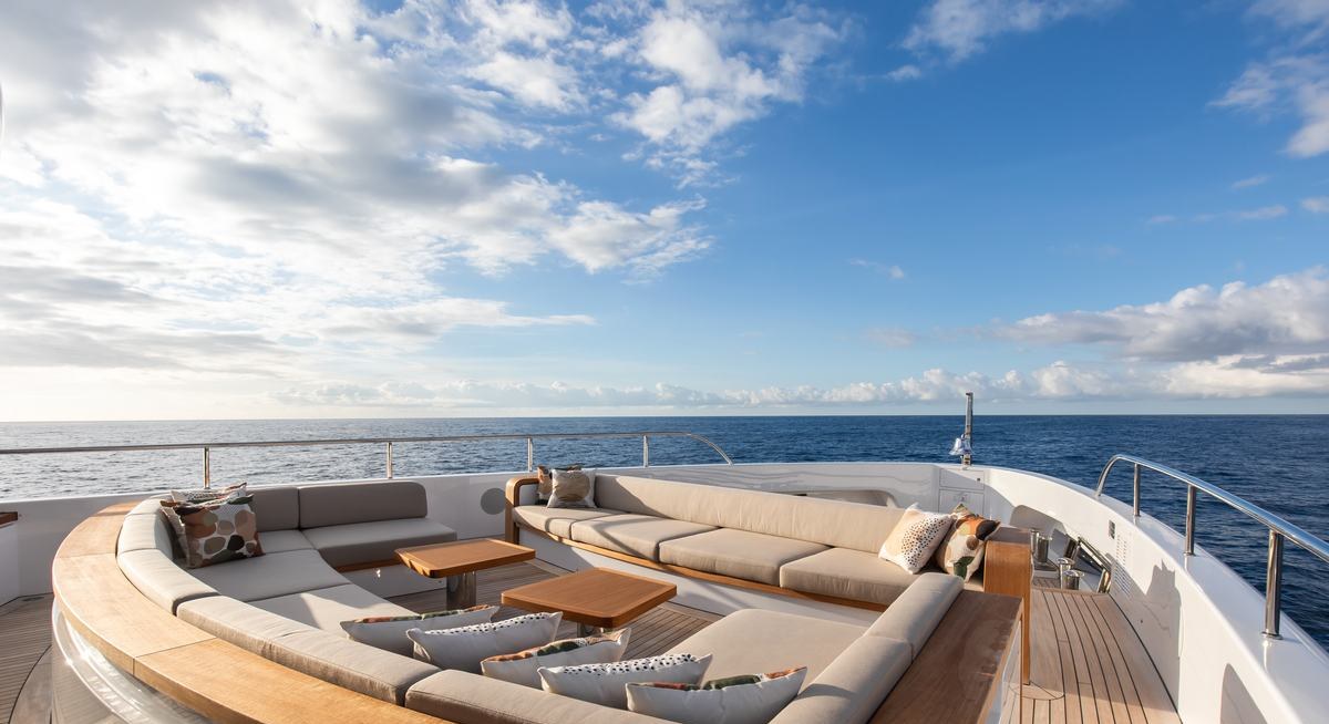 CADA DIA yacht charter 2