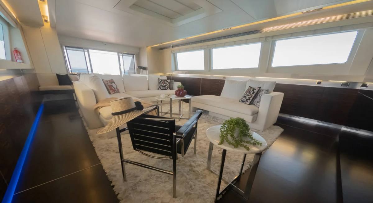 CADA UNO yacht charter 5