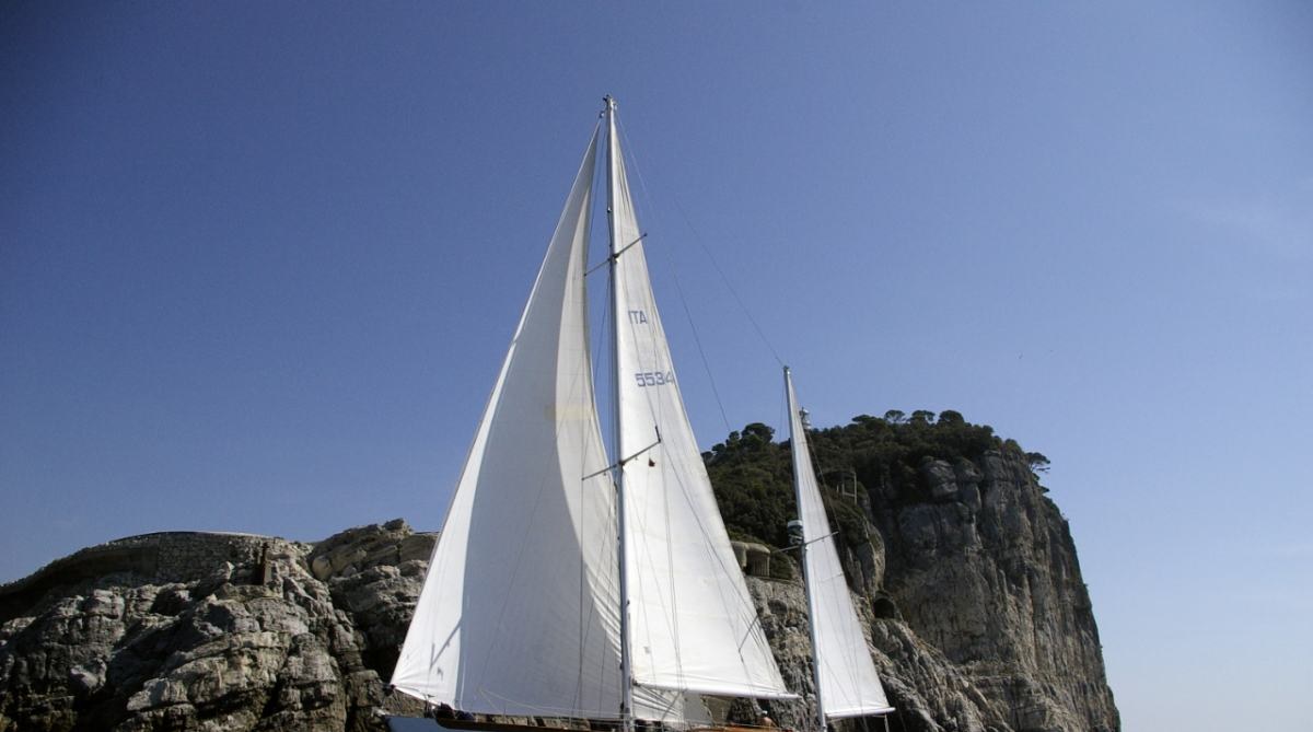 CADAMA yacht charter 1