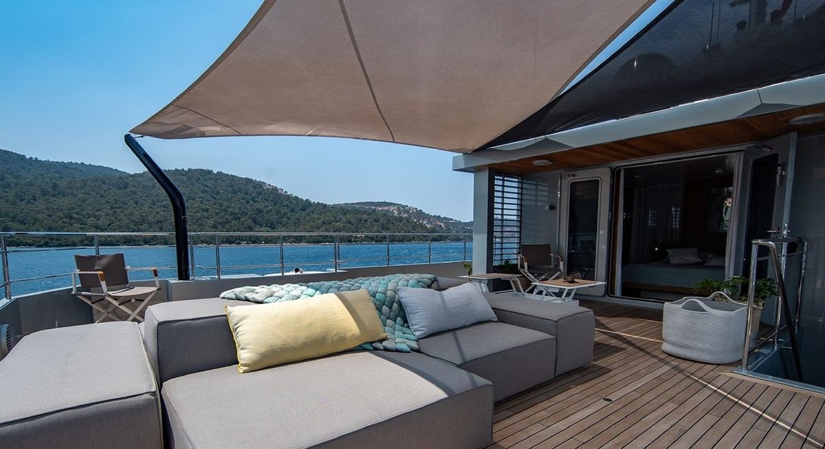 CALADAN yacht charter 4