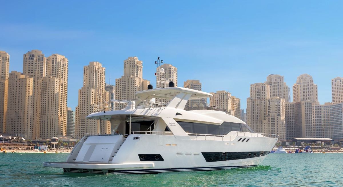 CALIENTE yacht charter 5