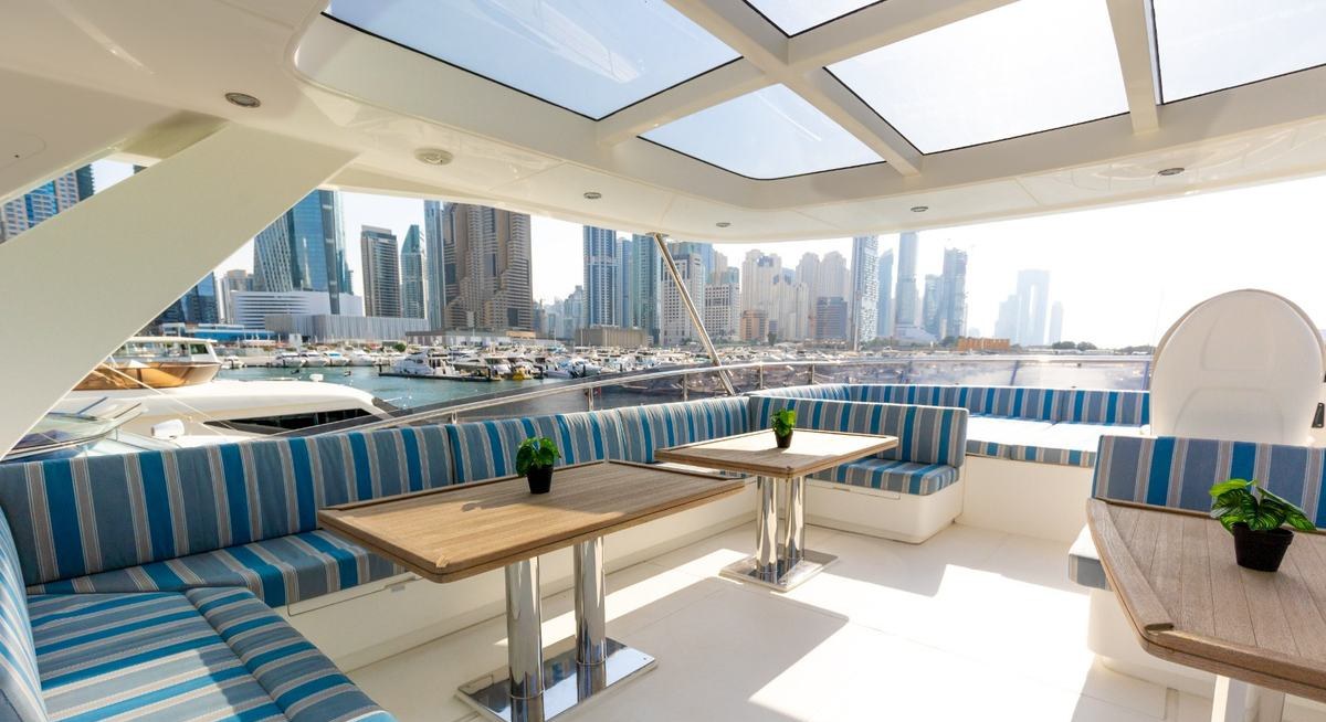 CALIENTE yacht charter 3