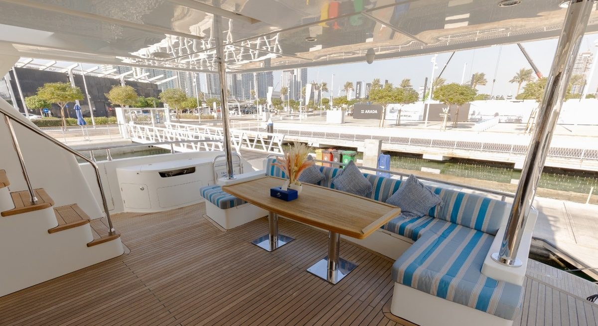 CALIENTE yacht charter 4