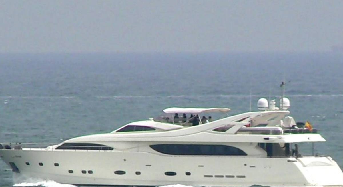 CAMARIK yacht charter 1
