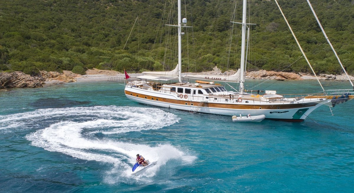 CANER IV yacht charter 5