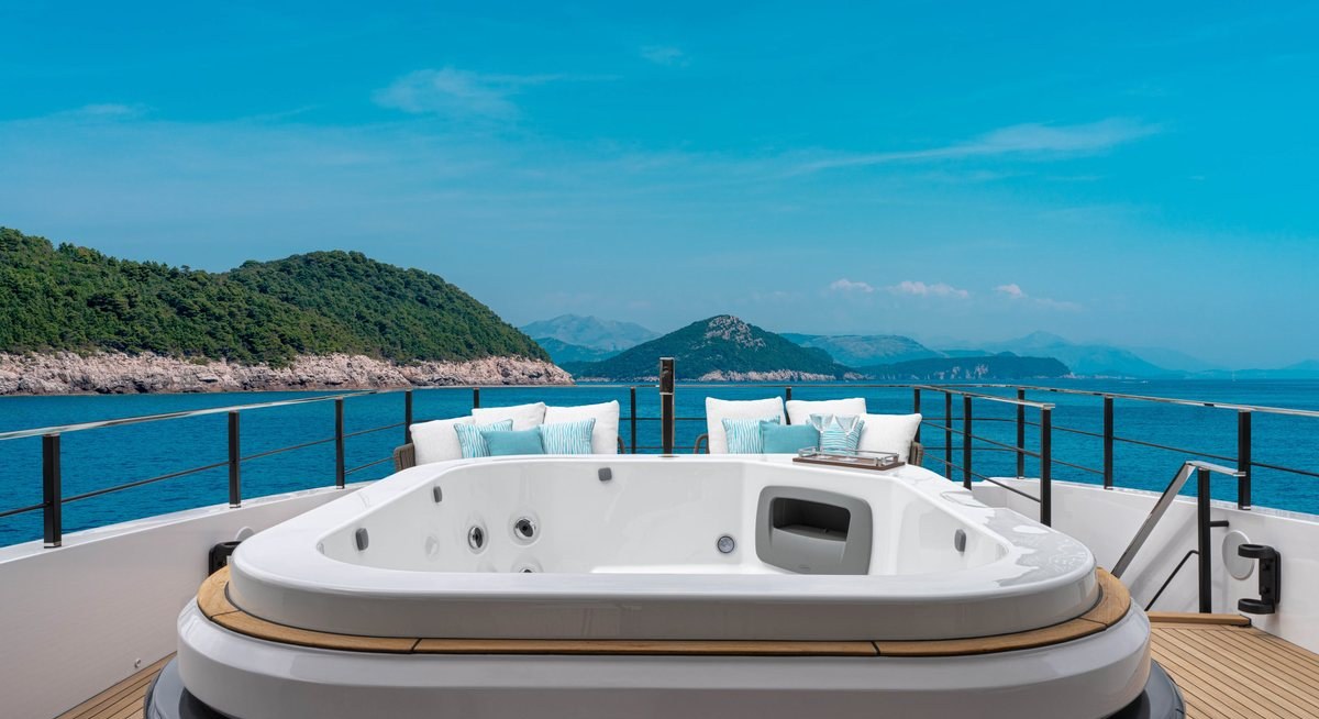 CANOE CANOE yacht charter 4