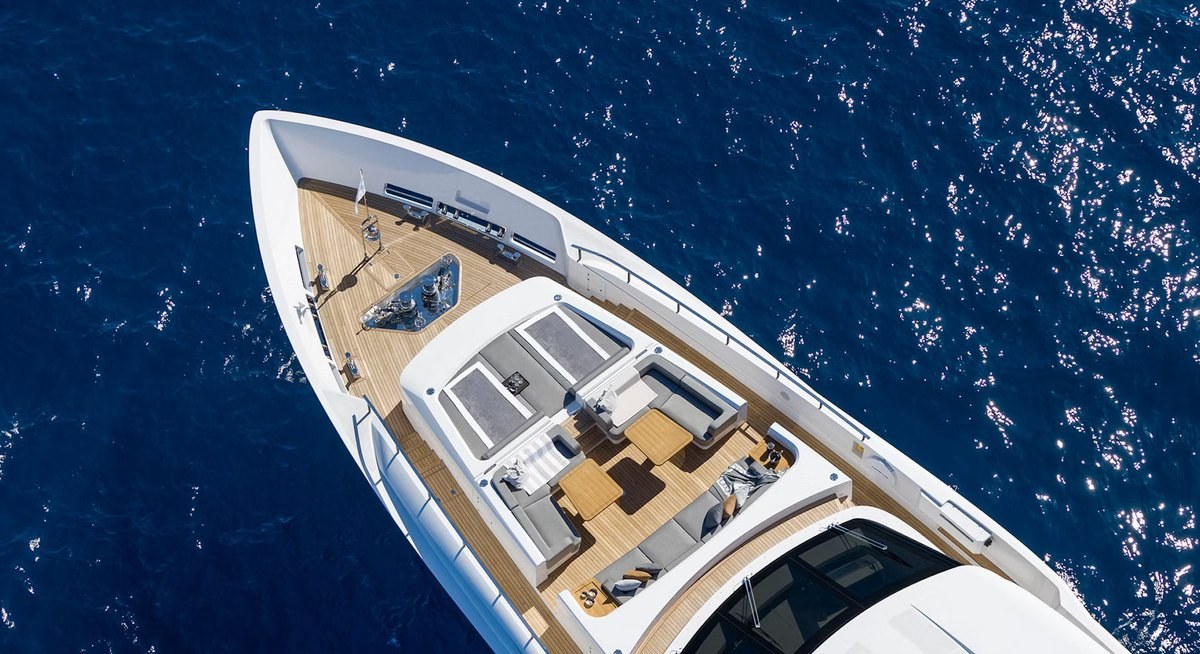 CANOE CANOE yacht charter 2