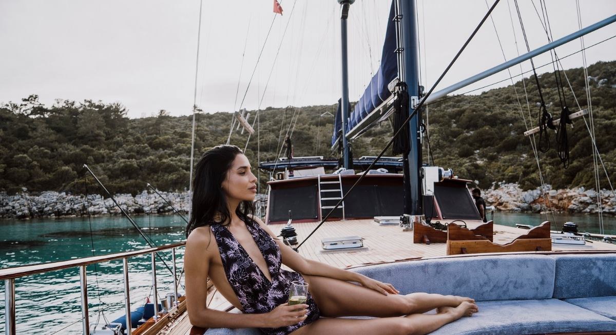CAPRICORN 1 yacht charter 3