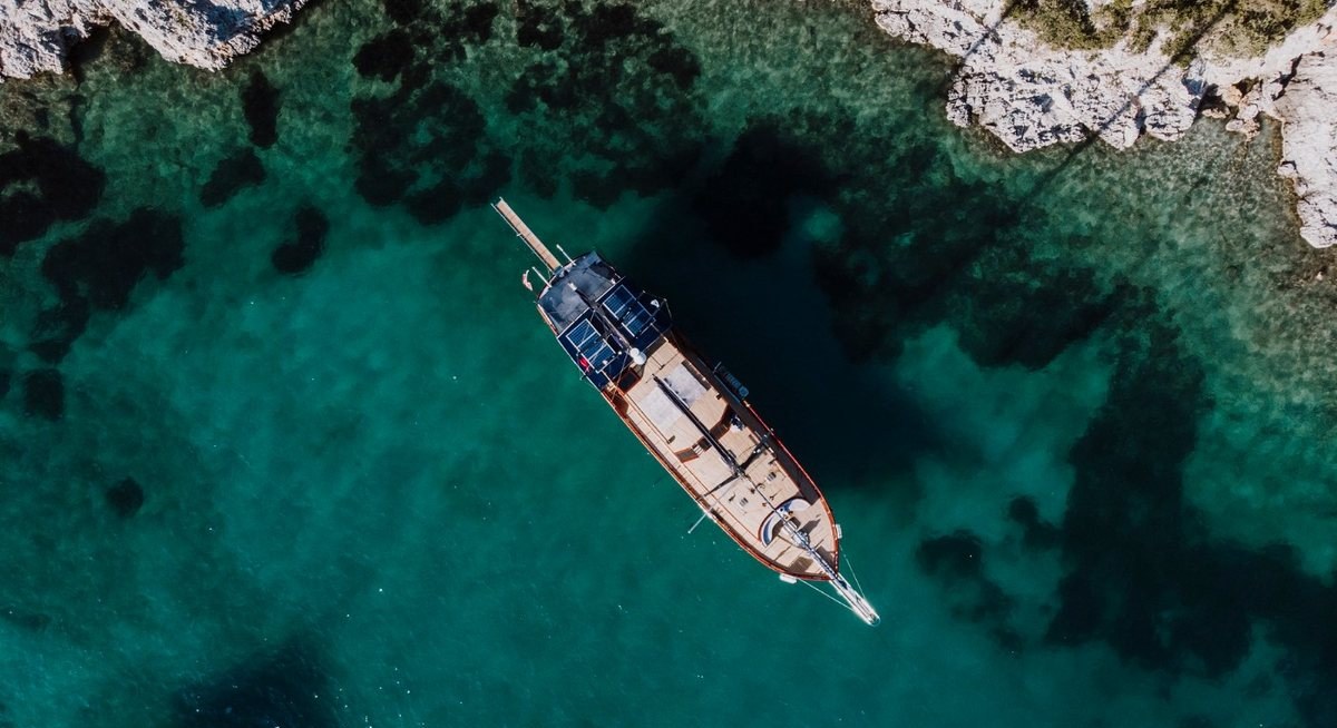 CAPRICORN 1 yacht charter 2
