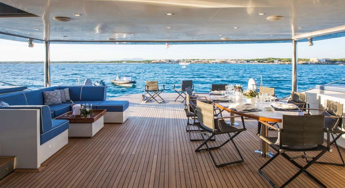 CARTOUCHE yacht charter 4