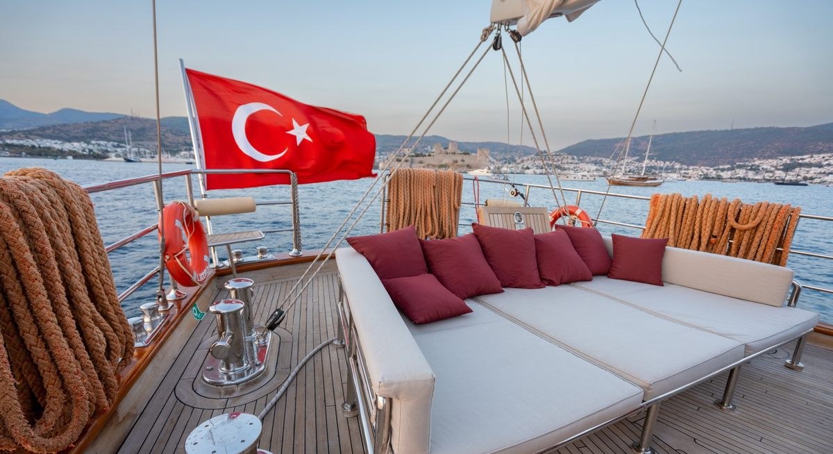 CASA DELL ARTE yacht charter 4