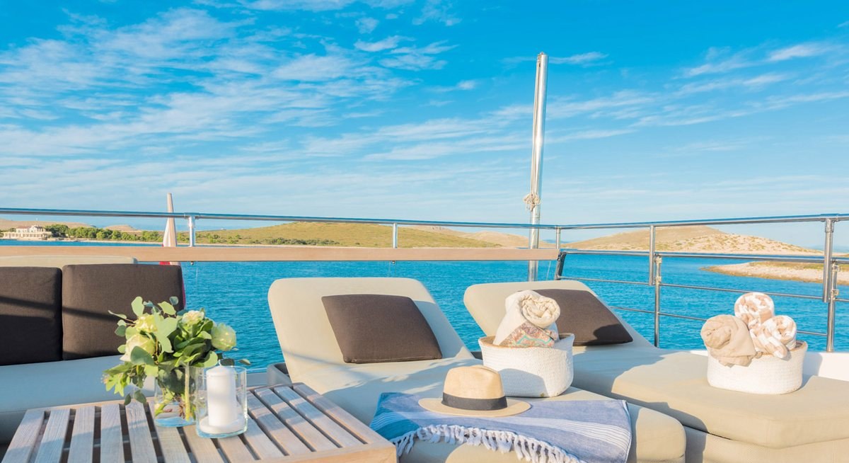 CASA yacht charter 3