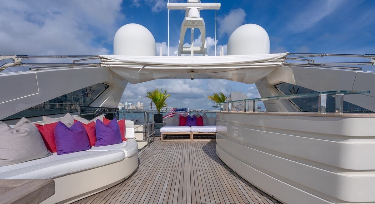 CASUAL yacht charter 3