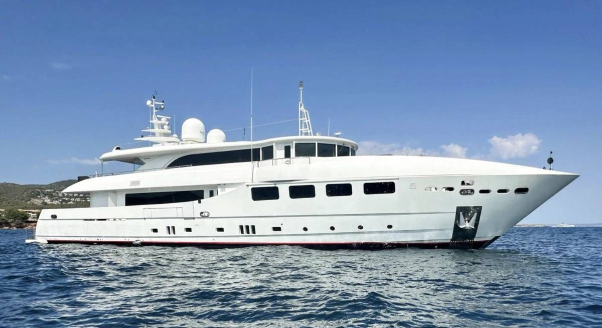CELIA P yacht charter 1