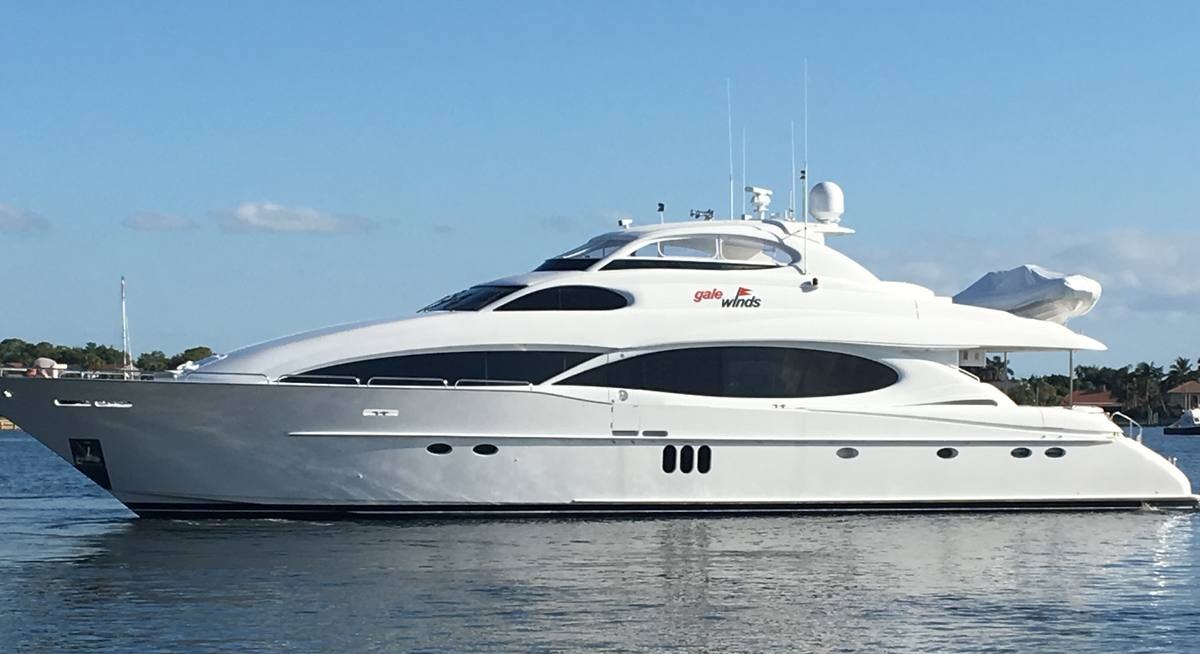 CENTER RING yacht charter 2