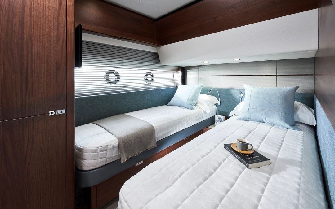 CHAMELEON III yacht charter 5