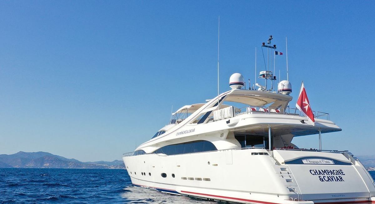 CHAMPAGNE AND CAVIAR yacht charter 4