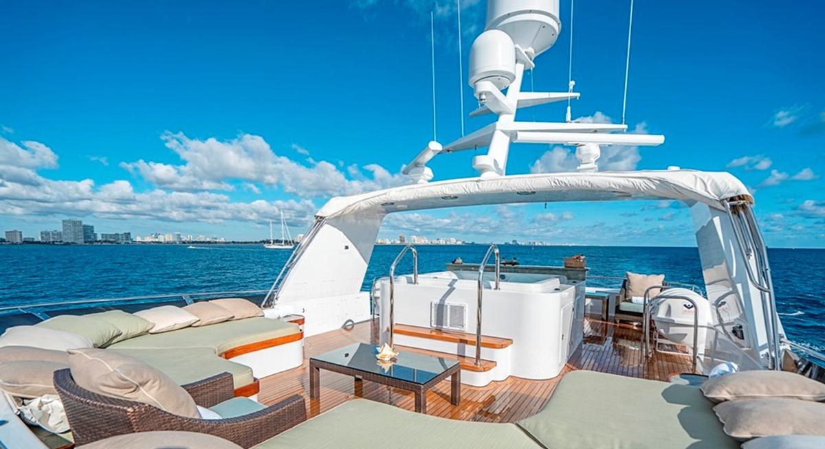 CHANSON yacht charter 2