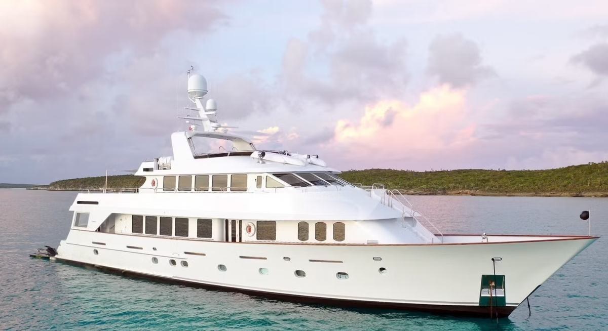CHANSON yacht charter 1