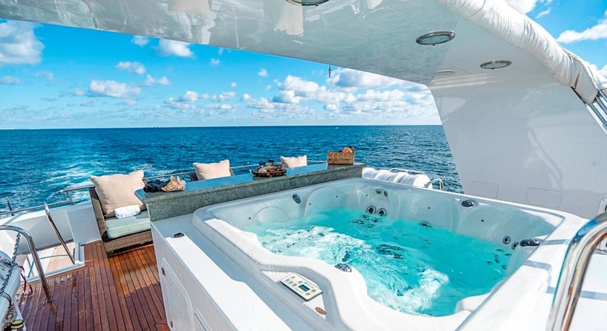CHANSON yacht charter 3