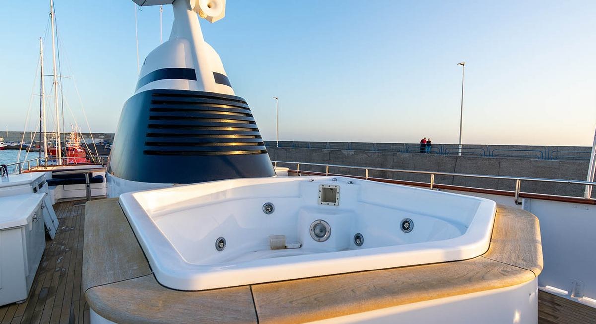 CHANTAL yacht charter 2