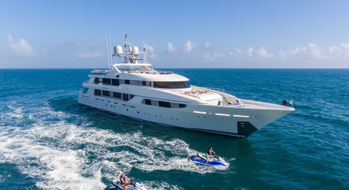 CHASING DAYLIGHT yacht charter 1