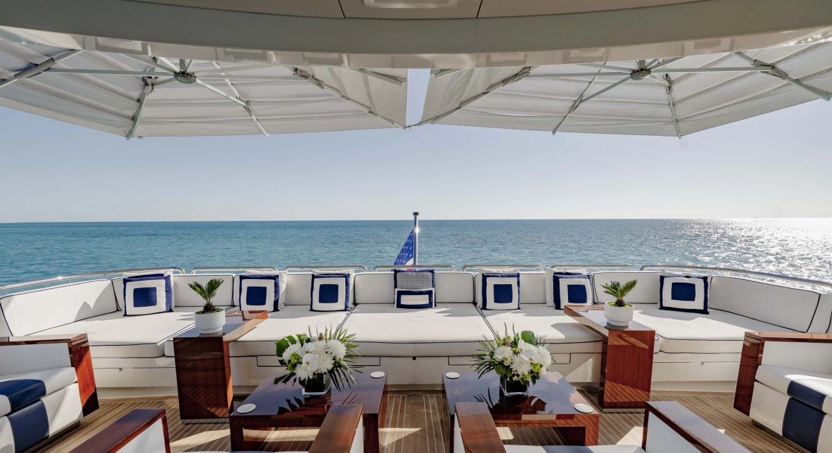 CHASSEUR yacht charter 4