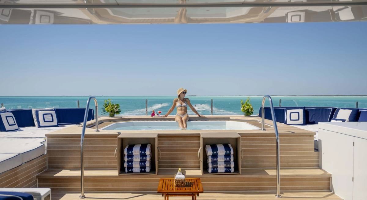 CHASSEUR yacht charter 3