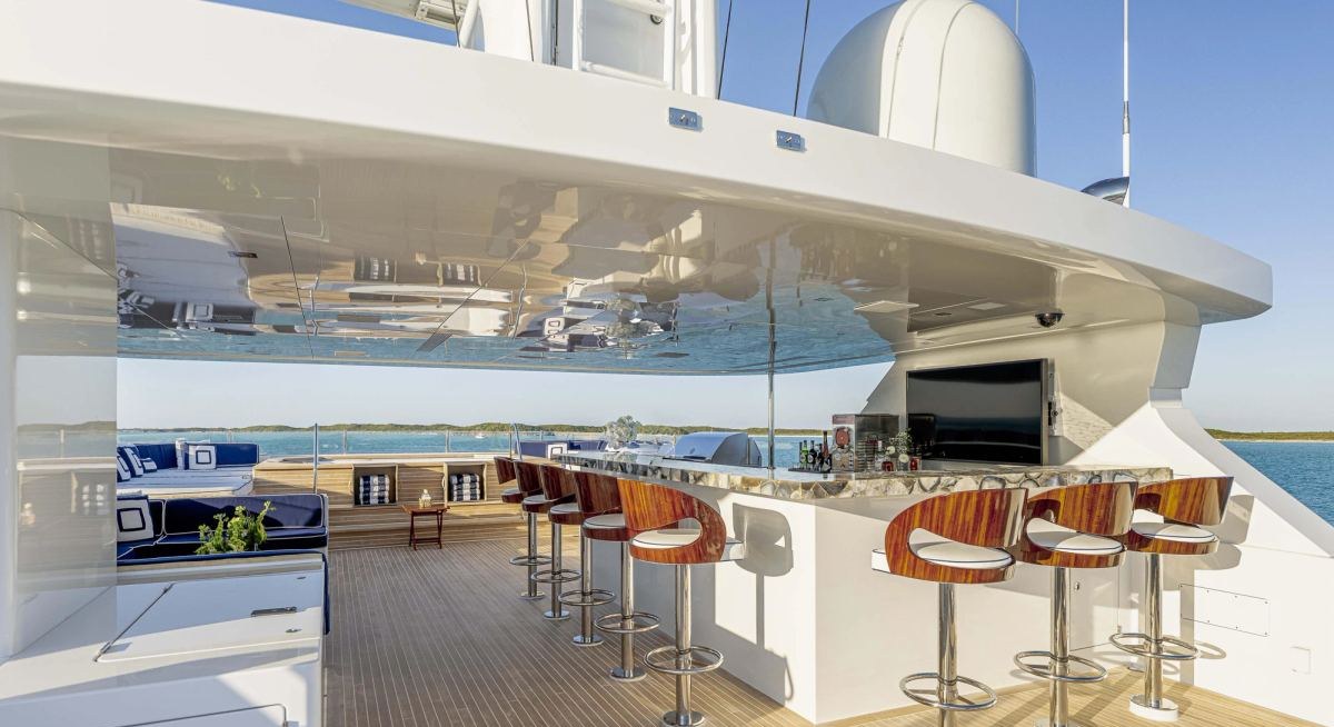 CHASSEUR yacht charter 2