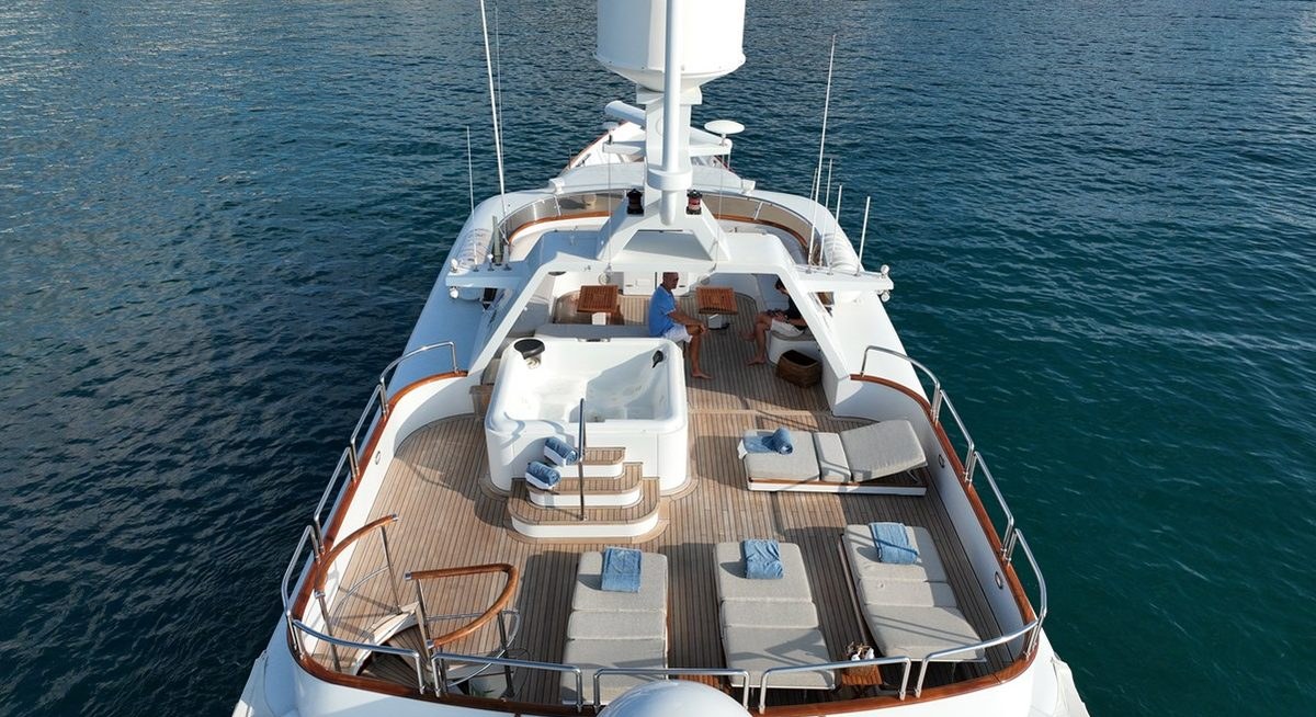CHEETAH MOON yacht charter 3
