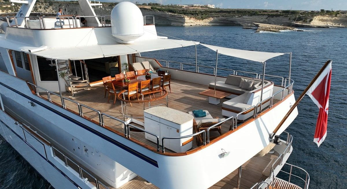 CHEETAH MOON yacht charter 5