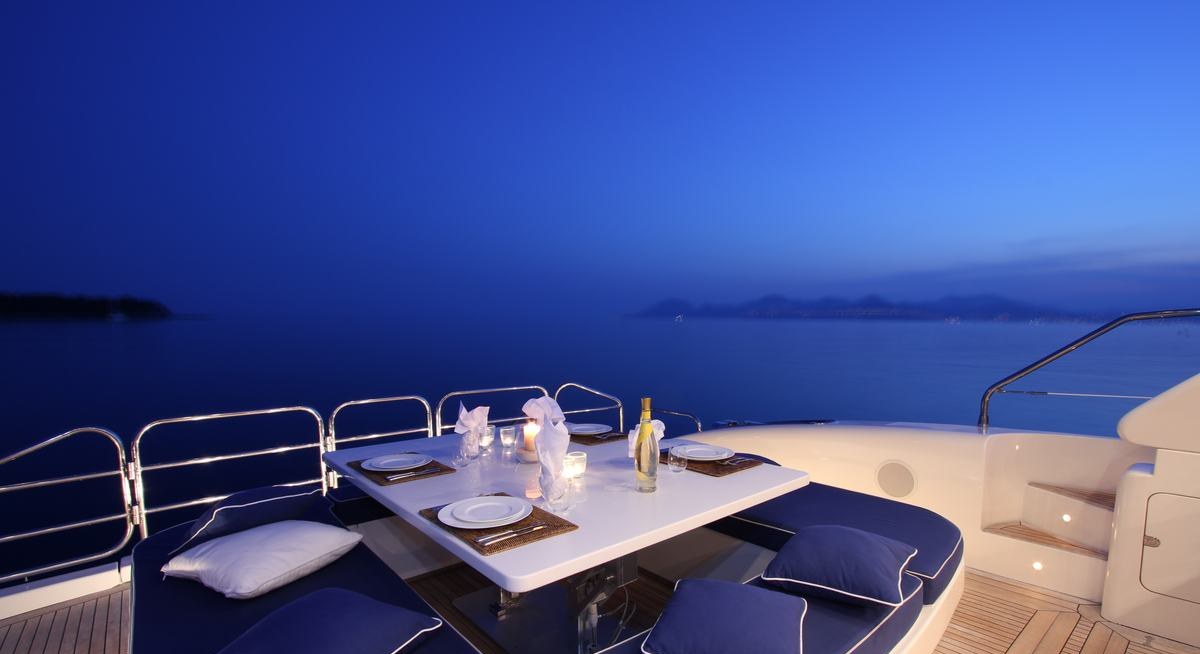 CHEETAH yacht charter 5