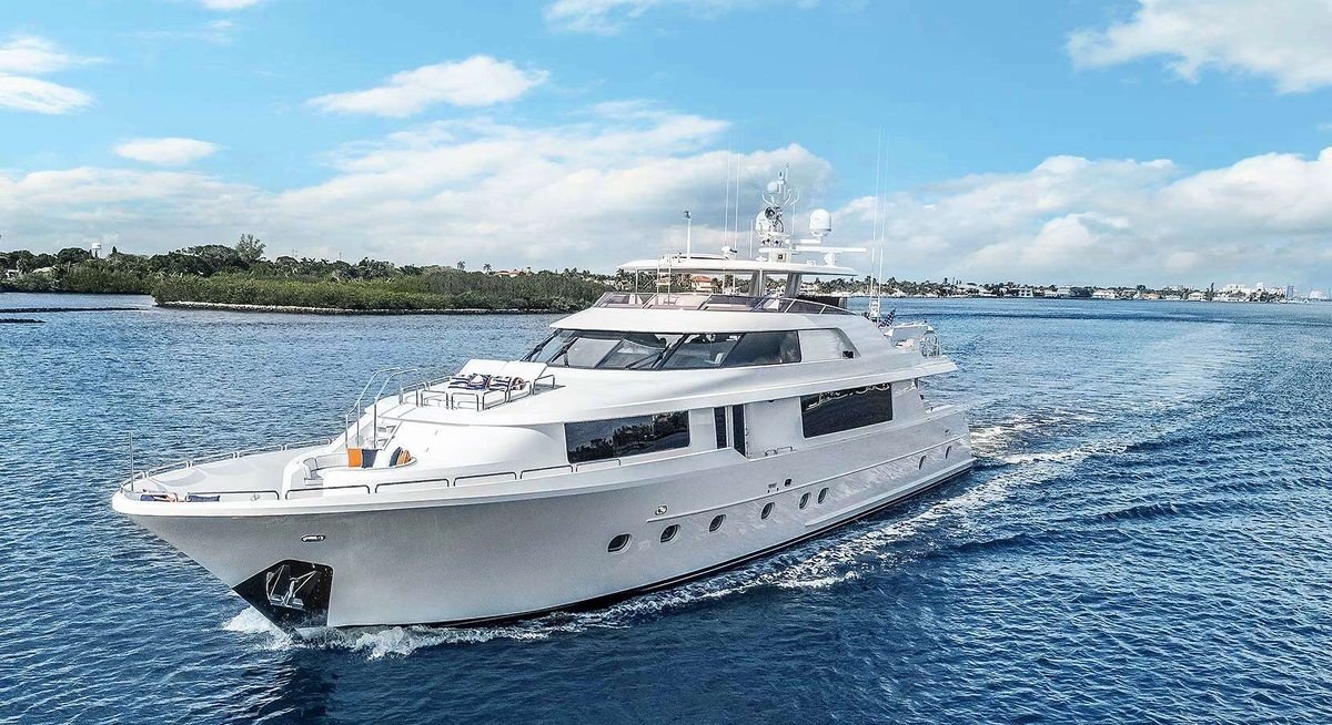 CHERRY BOMB yacht charter 1