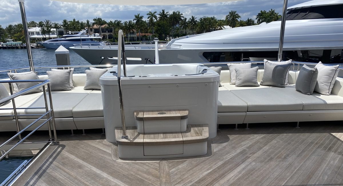 CHILLAXIN' yacht charter 2