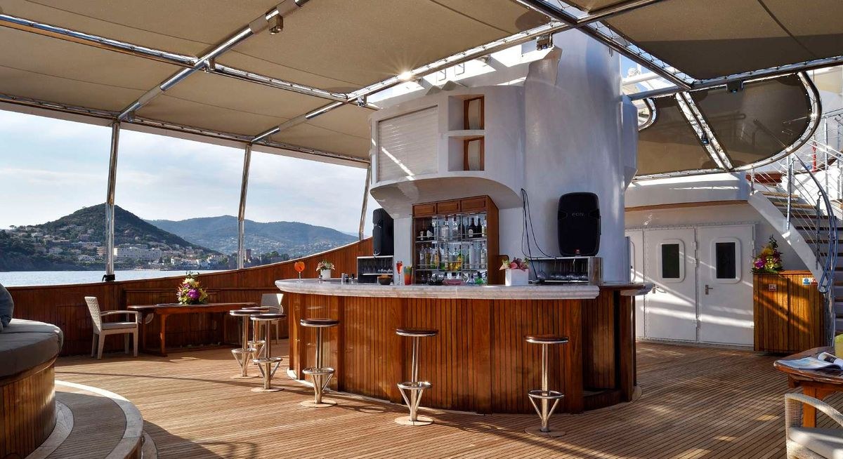 CHRISTINA O yacht charter 2