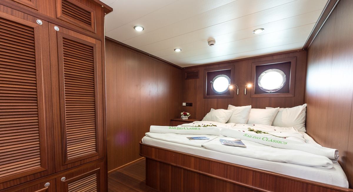 CHRONOS yacht charter 5