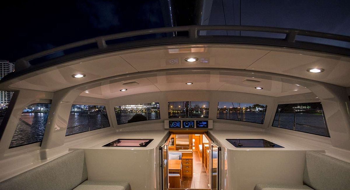 CIRRUS yacht charter 4