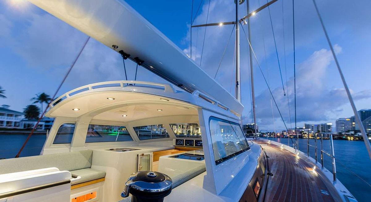 CIRRUS yacht charter 2