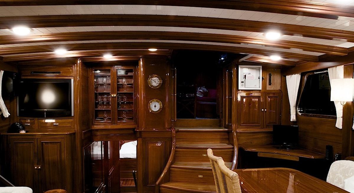 CLARISSA yacht charter 2