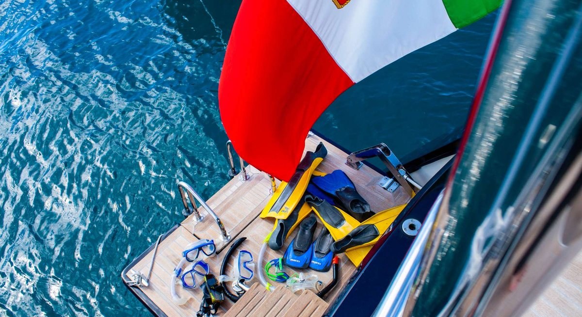 CLASS IV yacht charter 4