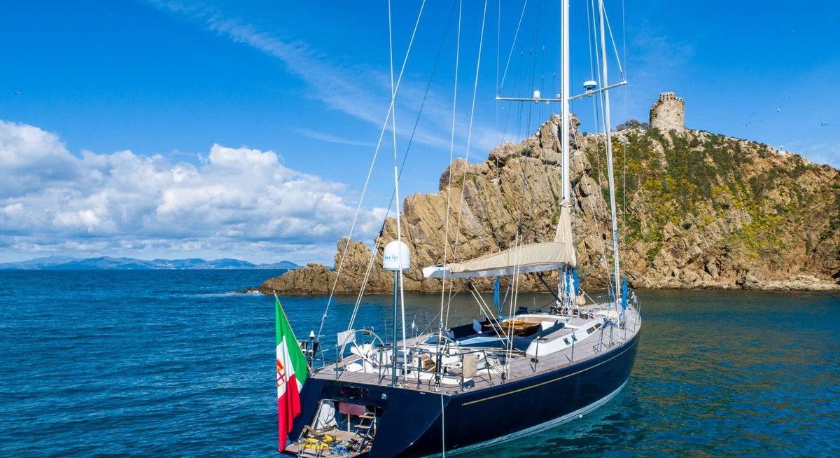 CLASS IV yacht charter 5
