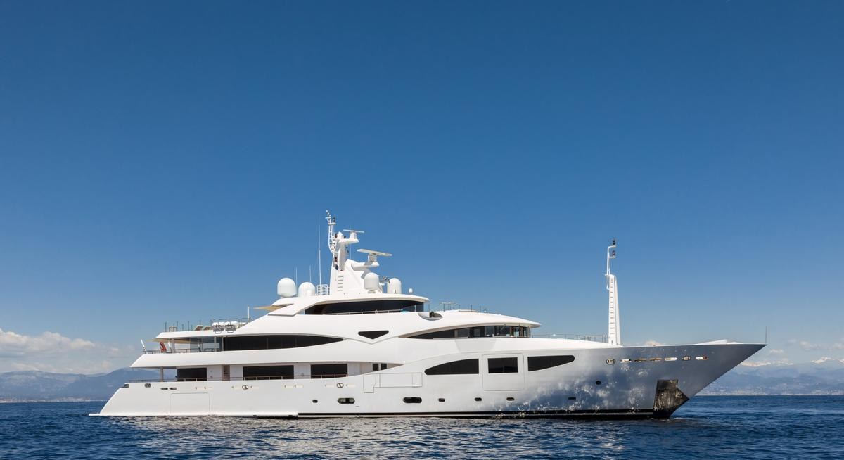CLELIA III yacht charter 1