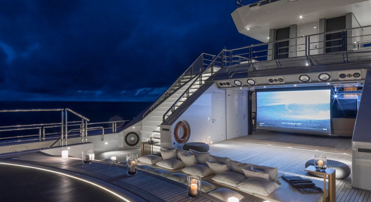 CLOUDBREAK yacht charter 3