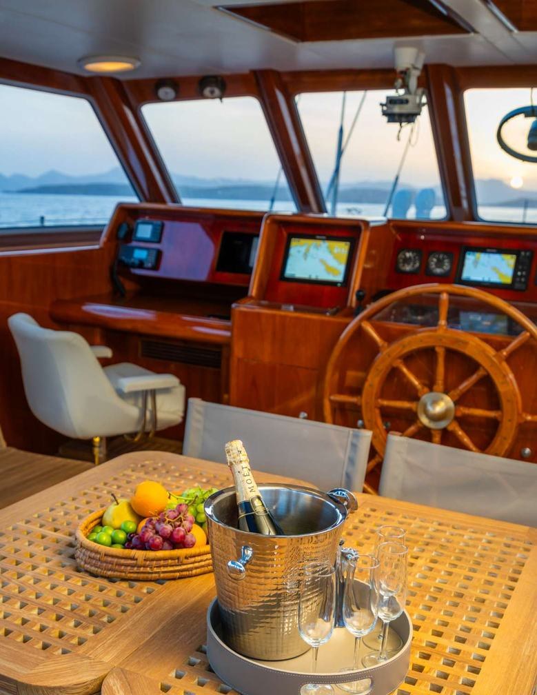 COLOMBAIO yacht charter 3