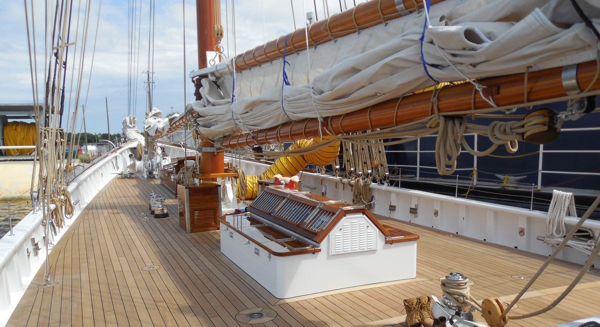 COLUMBIA yacht charter 3