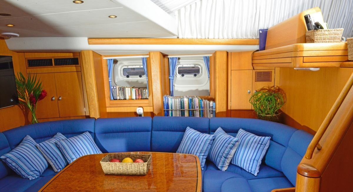COLUMBO BREEZE yacht charter 5