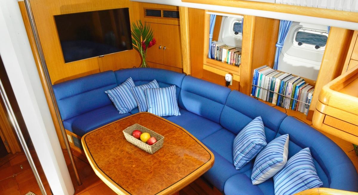 COLUMBO BREEZE yacht charter 4